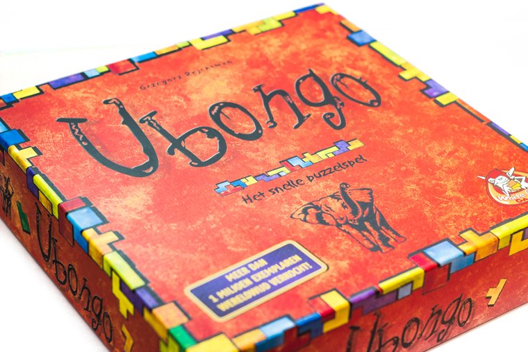 De doos van het spel Ubongo