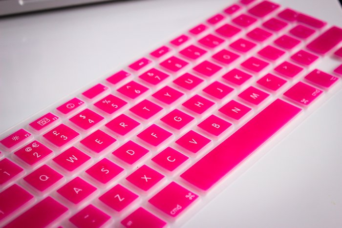 macbook_pro_pink_keyboard_cover-7930